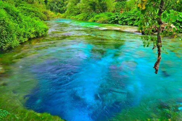 Ojo azul - Blue Eye | Secret World Trip Planner