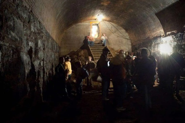Il tunnel di Cobble Hill - Monterusciello | Secret World Trip Planner