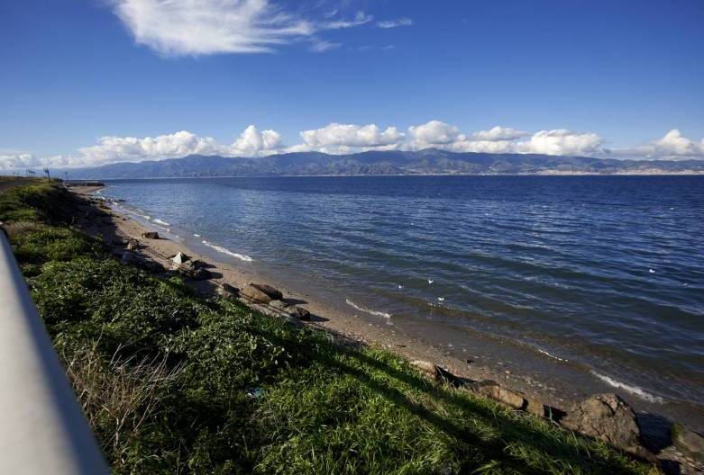 Calabre : une journée passionnante en tant que surfeurs sur la plage de Giunchi - Reggio Calabria | Secret World Trip Planner