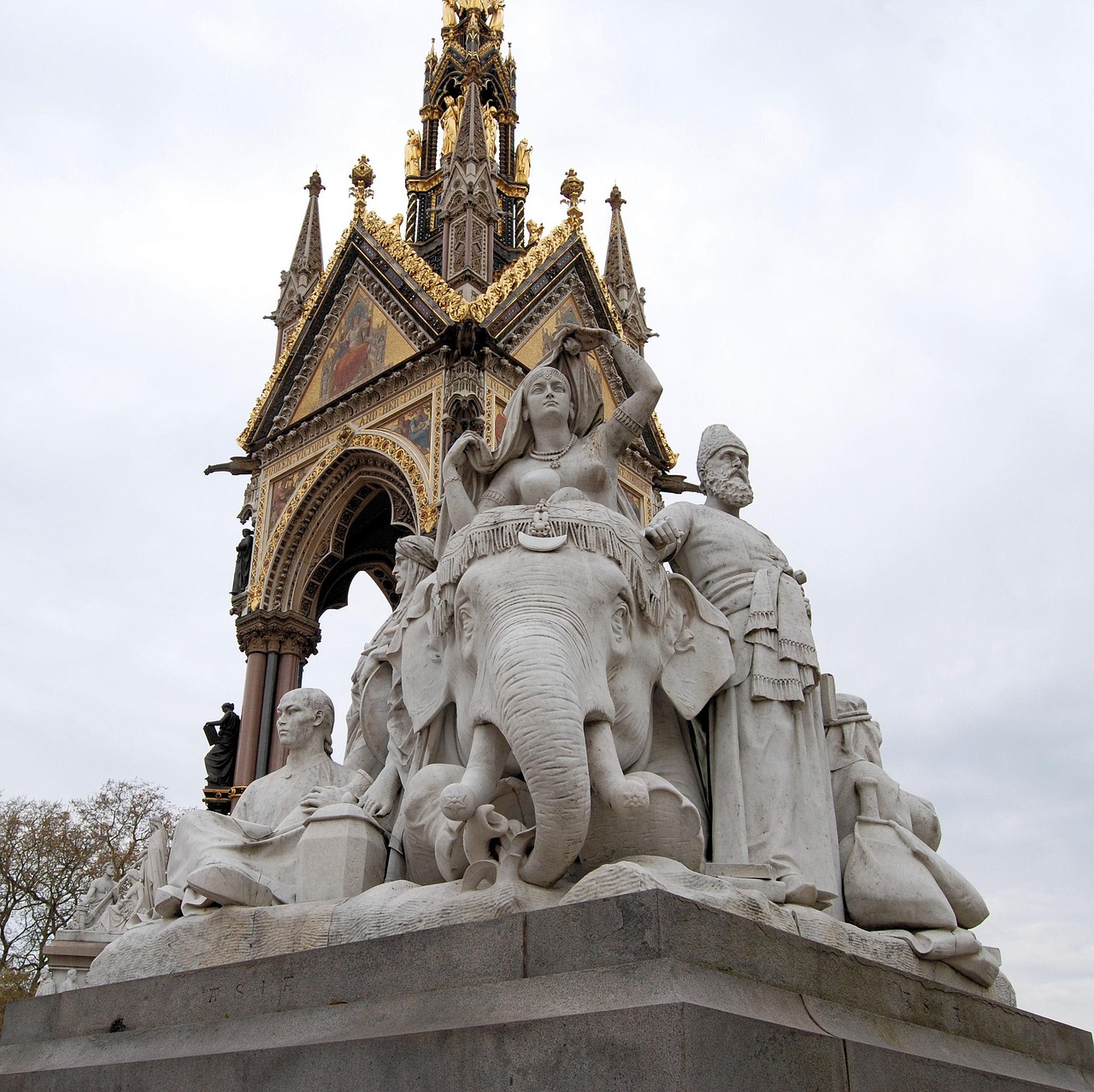 لندن | کنسنگٹن باغات اور البرٹ میموریل  - Albert Memorial | Secret World Trip Planner