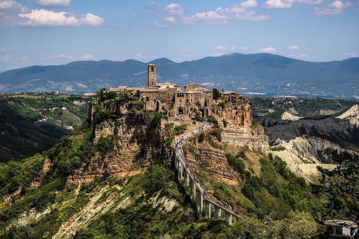 An iodáil | Bagnoreggio an Sráidbhaile ag fáil bháis - Bagnoregio | Secret World Trip Planner
