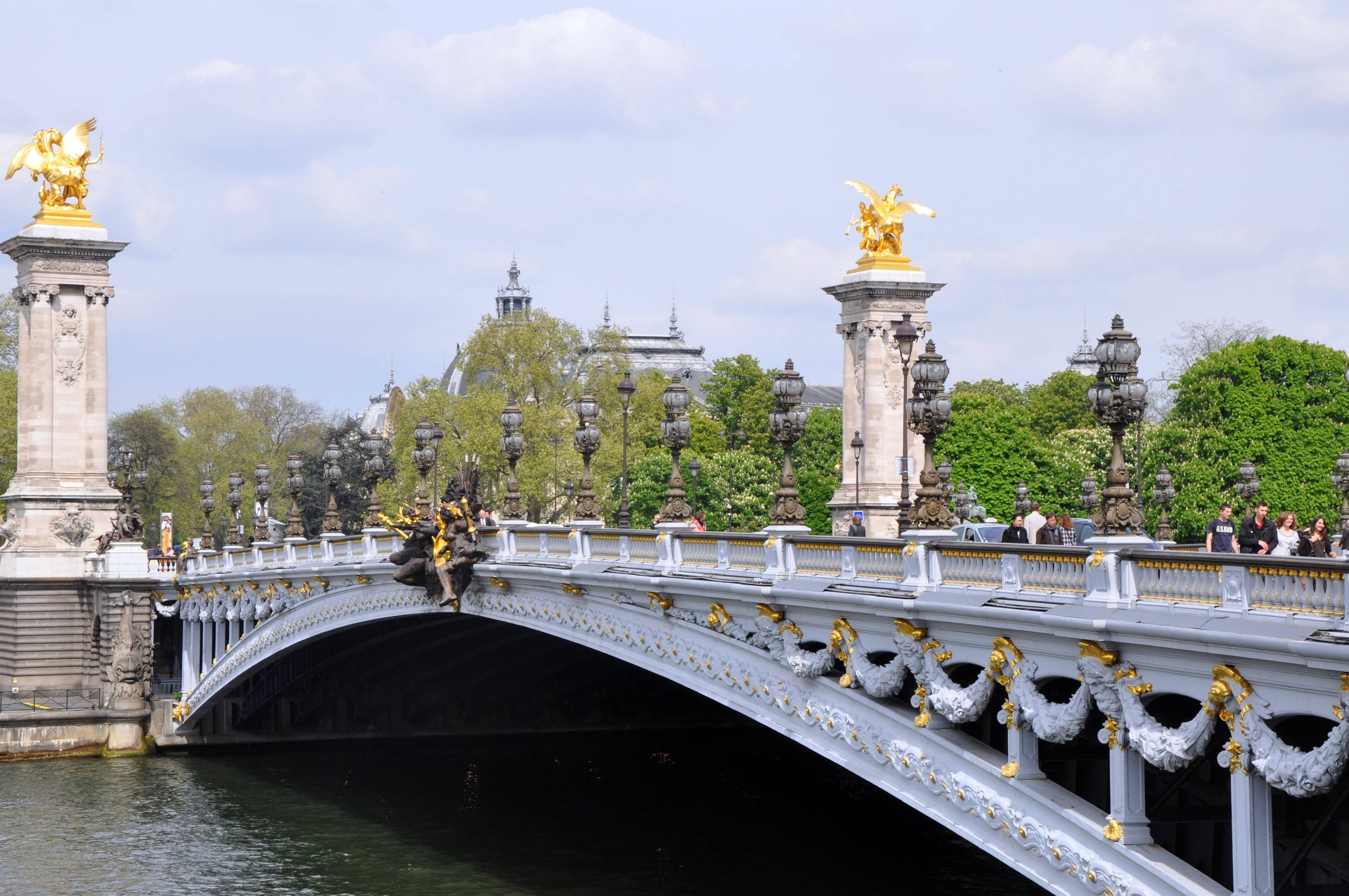 Páras: Pont Alexandre III - Paris | Secret World Trip Planner