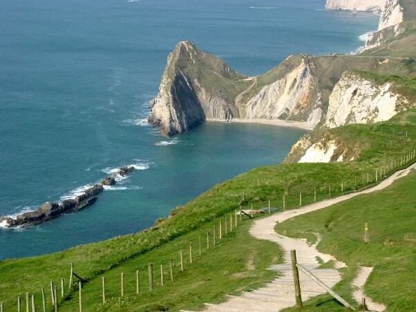 Durdle Door ...a spectacular beach on the British coast... — Durdle Door