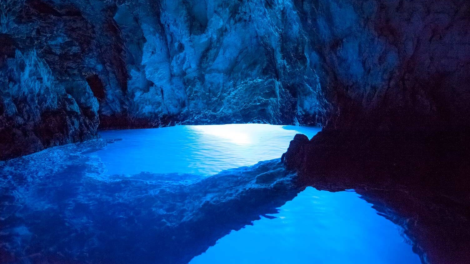 La Grotte Bleue sur l'île de Bisevo en Croatie est un joyau de la nature.... — Biševo, Komiža