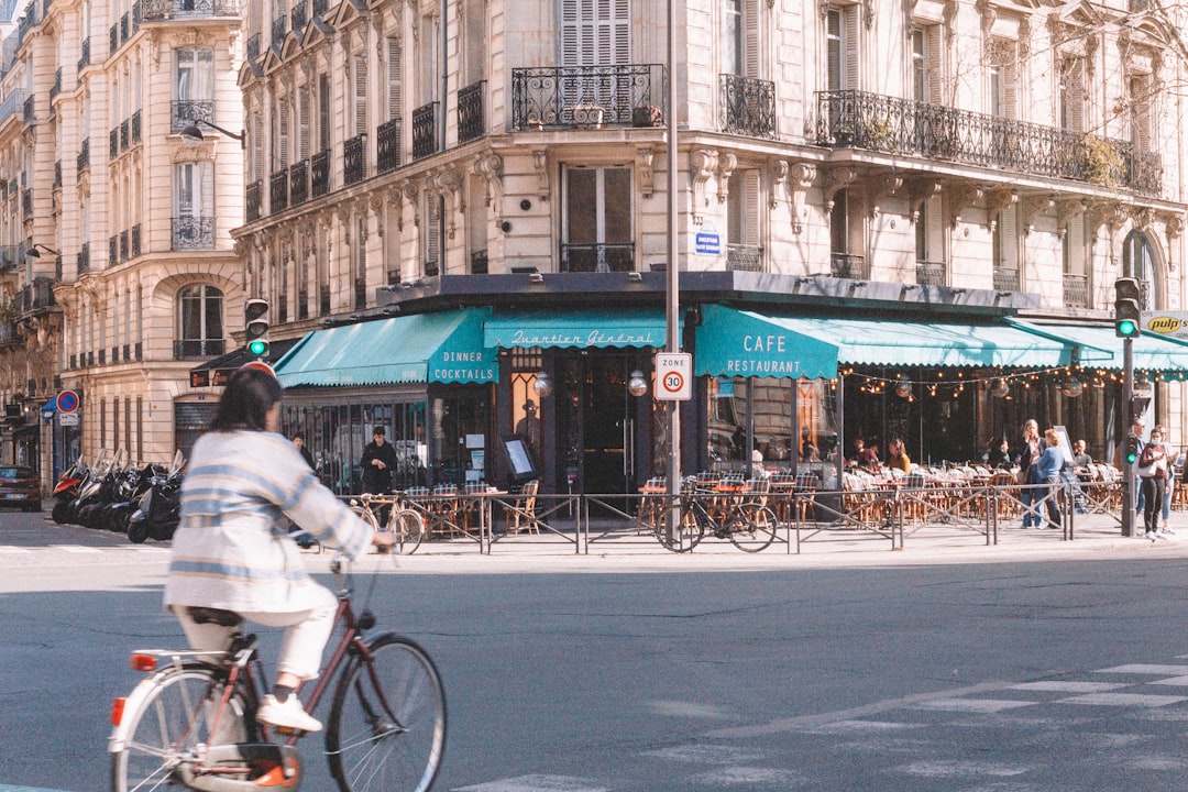 Parij / Kruvasan - Parigi | Secret World Trip Planner
