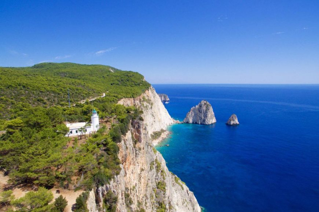 Orientierungslicht auf den Klippen: Der Leuchtturm von Keri auf Zákynthos — Κέρι