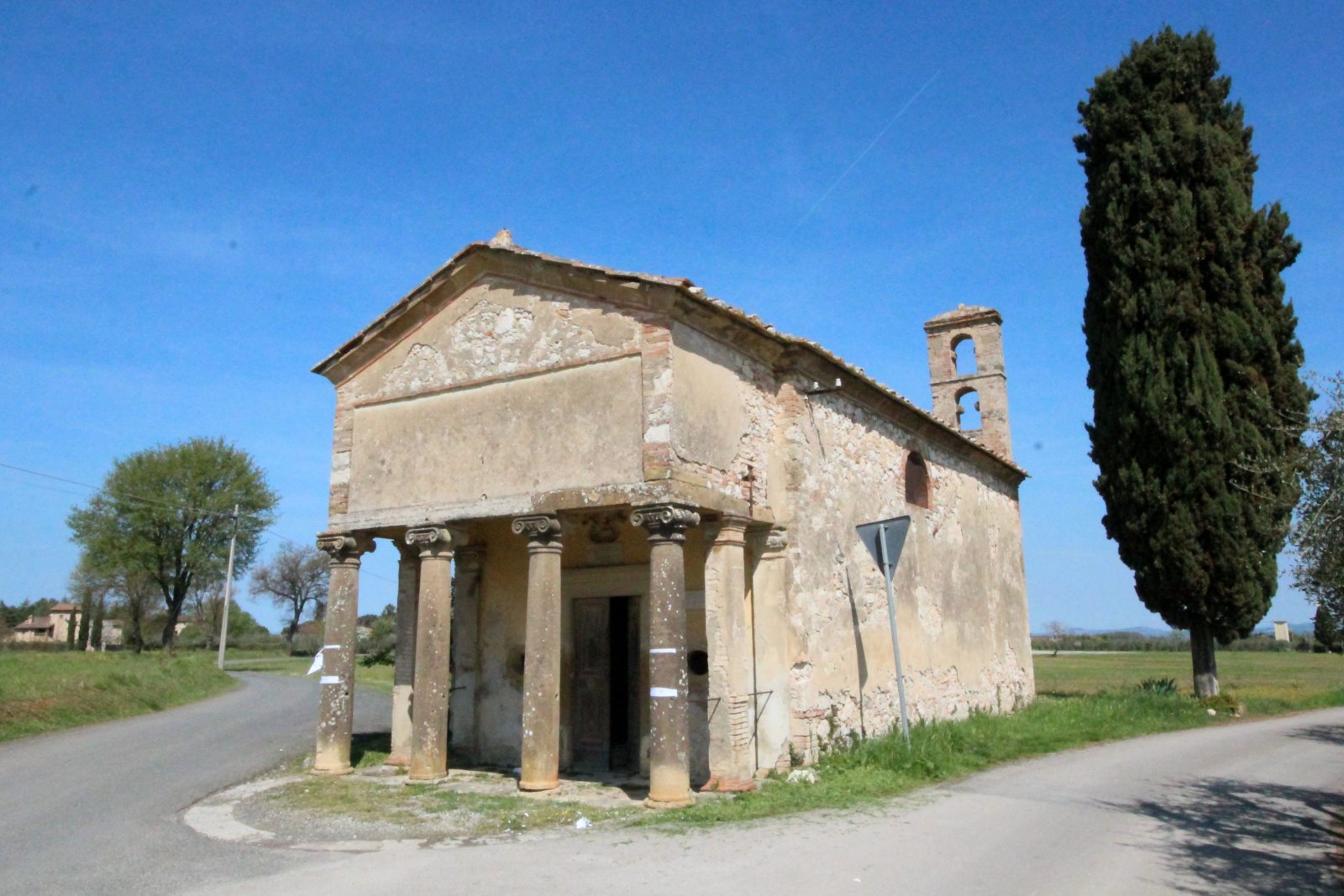 Fabbricciano eta Eliza Santa Maria delle Nevi  - Colle di Val d'Elsa | Secret World Trip Planner
