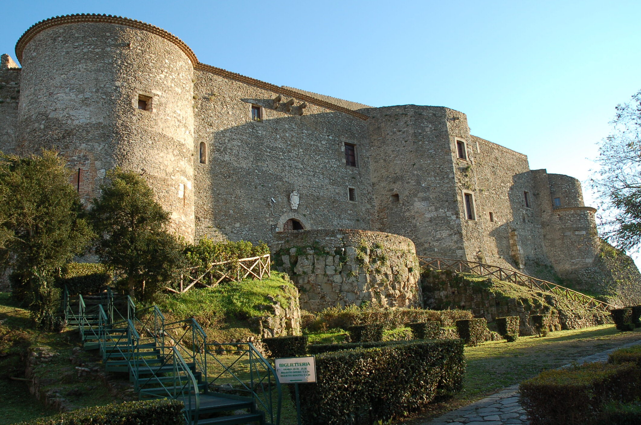 Vibo Vatentia : Norman-Swabian Castle - Vibo Valentia | Secret World Trip Planner