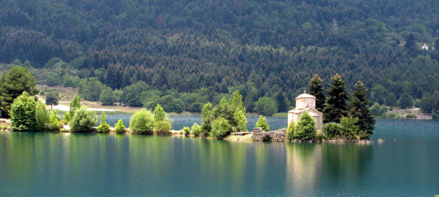 Lake Doxa: A Tranquil Oasis in the Corinthian Mountains — Lake Doxa