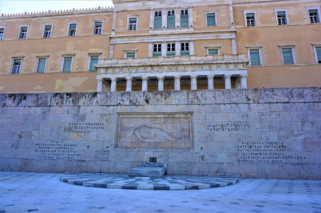 The Changing of the Guards - Monument to the Unknown Soldier | Secret World Trip Planner