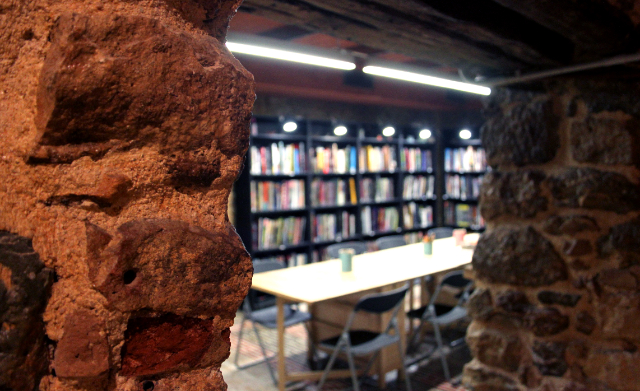 The Athens Comics Library - Athina | Secret World Trip Planner