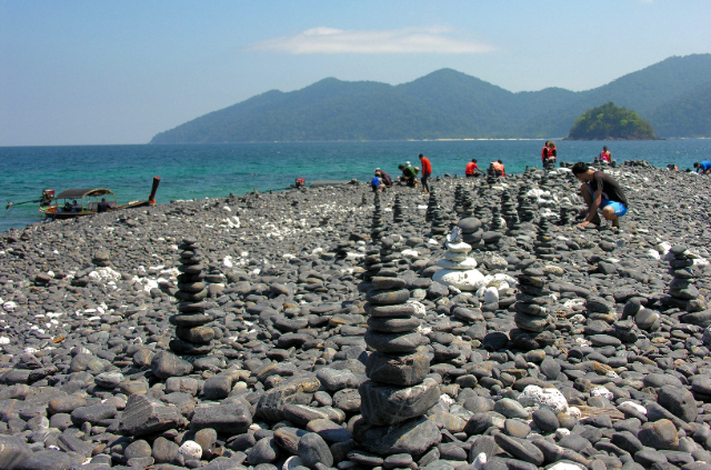 Ko Hin-Ngam , die Insel der schwarzen Kieselsteine - Ko Tarutao | Secret World Trip Planner