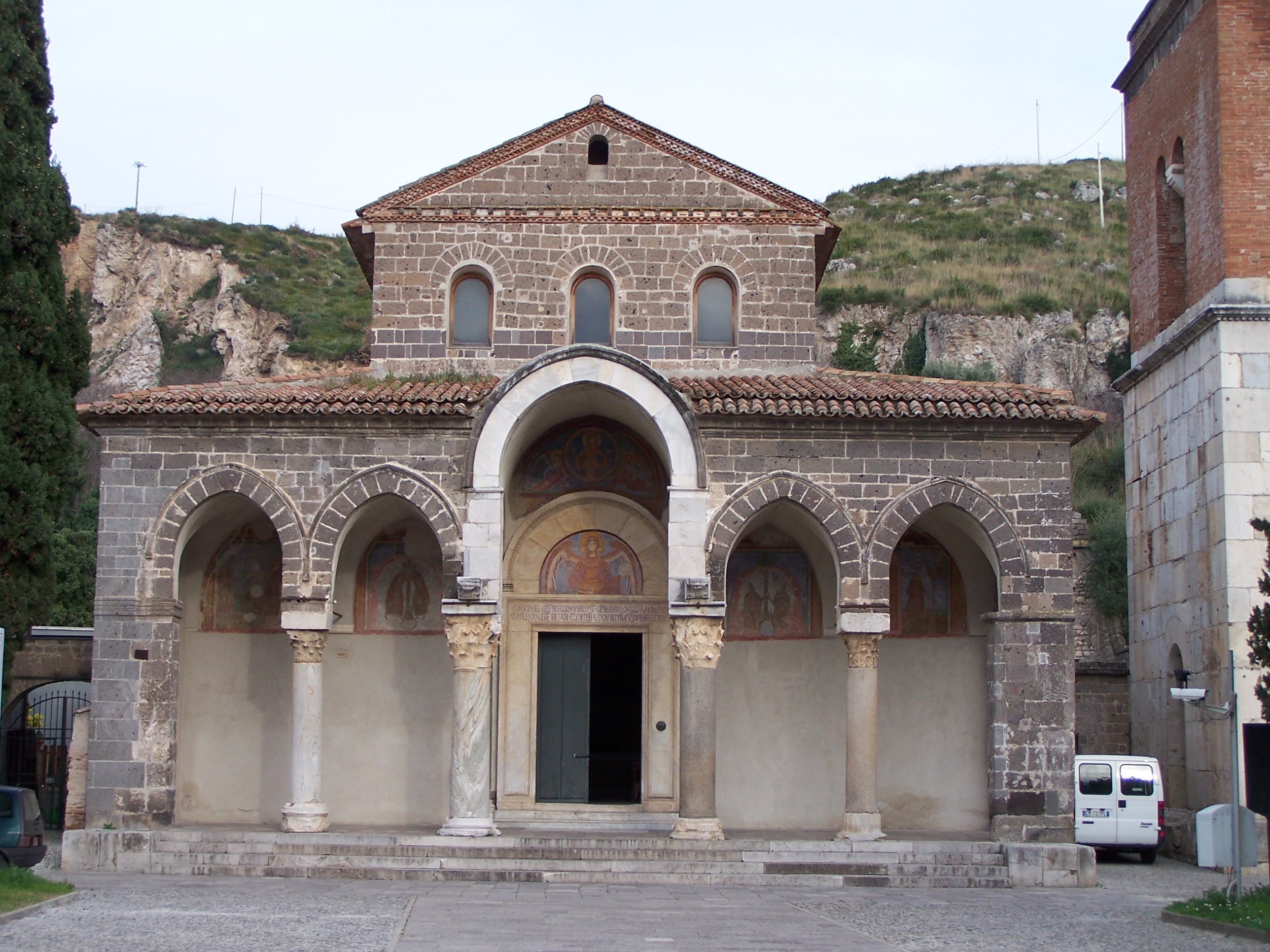 סנטאנג'לו במנזר פורמיס - Sant'Angelo In Formis | Secret World Trip Planner