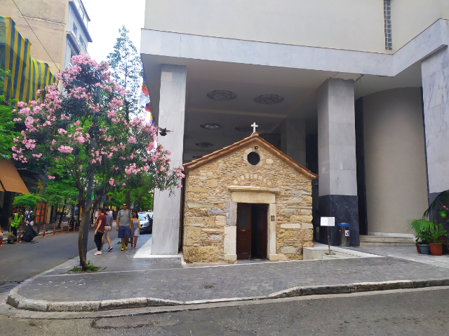 Die Kirche von Agia Dynami: Ein Heiligtum aus der byzantinischen Epoche, umhüllt von der Moderne - Athina | Secret World Trip Planner