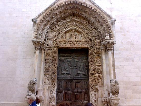 Cathédrale d'Altamura - Altamura | Secret World Trip Planner