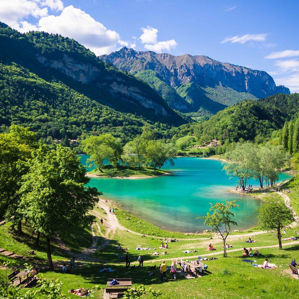 Un petit joyau de la nature : le lac de Tenno - Lago di Tenno | Secret World Trip Planner