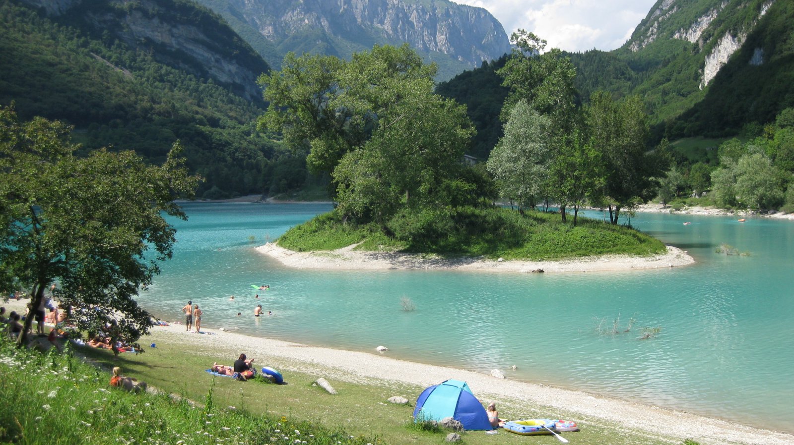 Un petit joyau de la nature : le lac de Tenno - Lago di Tenno | Secret World Trip Planner