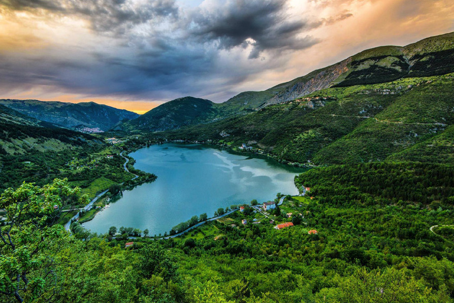 Danau Scanno dan lembah Sagitarius liar - Lago di Scanno | Secret World Trip Planner