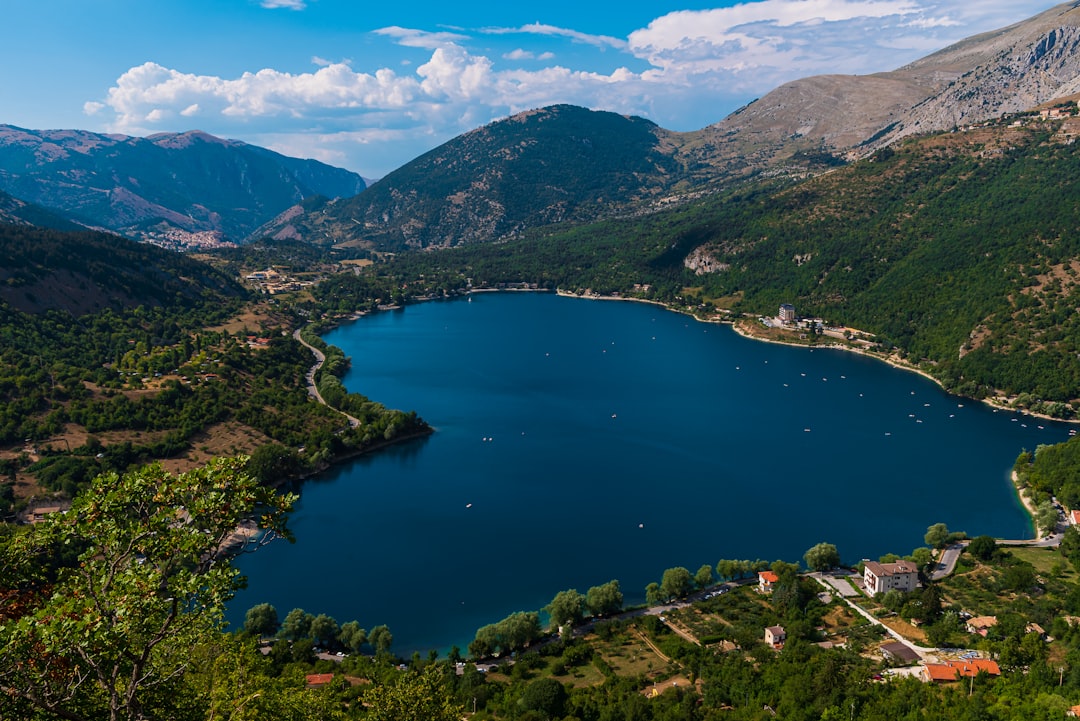 Danau Scanno dan lembah Sagitarius liar - Lago di Scanno | Secret World Trip Planner