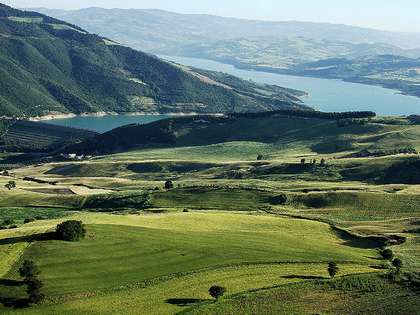 オクシト湖 - Lago di Occhito | Secret World Trip Planner