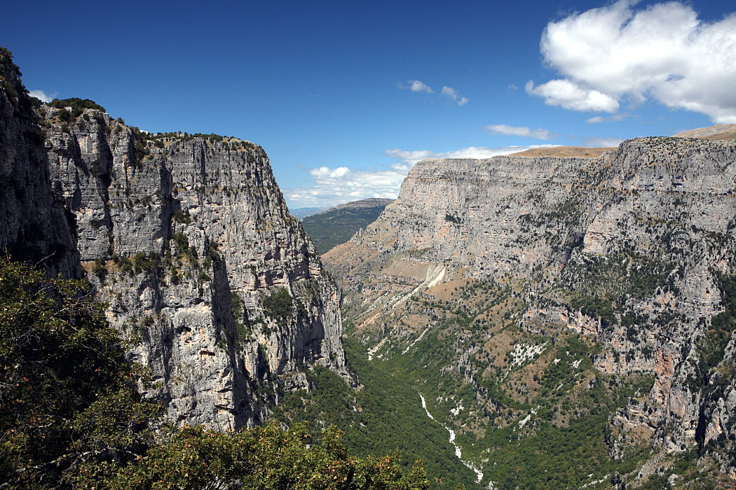 La gorge de Vikos est un véritable monument naturel. - Monodendri | Secret World Trip Planner
