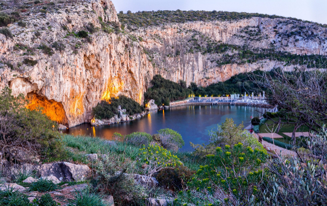Lago di Vouliagmeni - Lake Vouliagmeni | Secret World Trip Planner