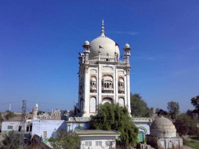 Le sanctuaire d'Ismail Shah Bukhari - Chiniot | Secret World Trip Planner
