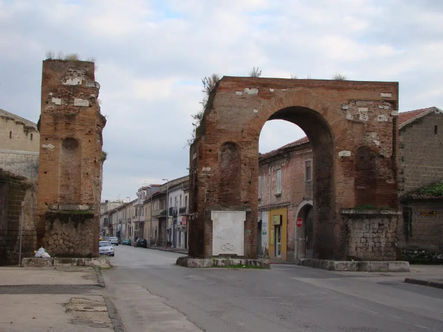 Hadrian's Arch - Santa Maria Capua Vetere | Secret World Trip Planner