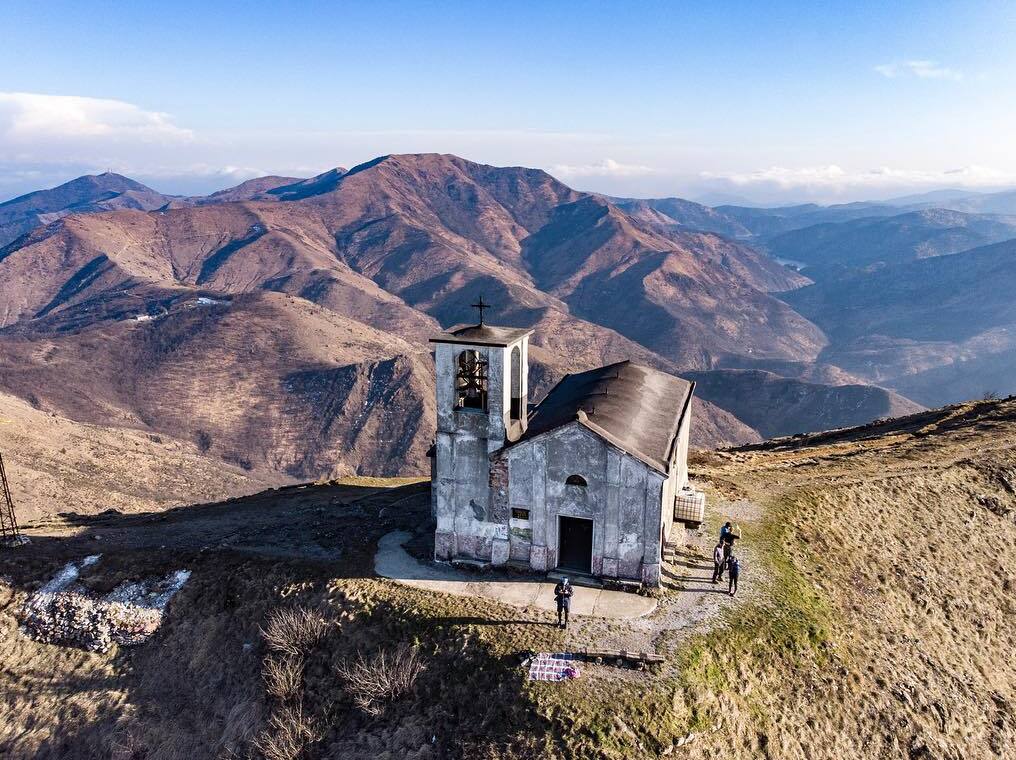 Monte Tobbio: a Igreja Summit  - Monte Tobbio | Secret World Trip Planner