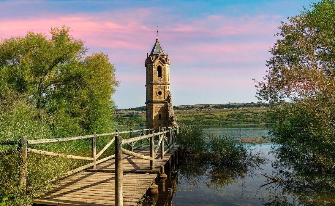 Ebro : “The Cathedral of Fishes”  — Embalse del Ebro