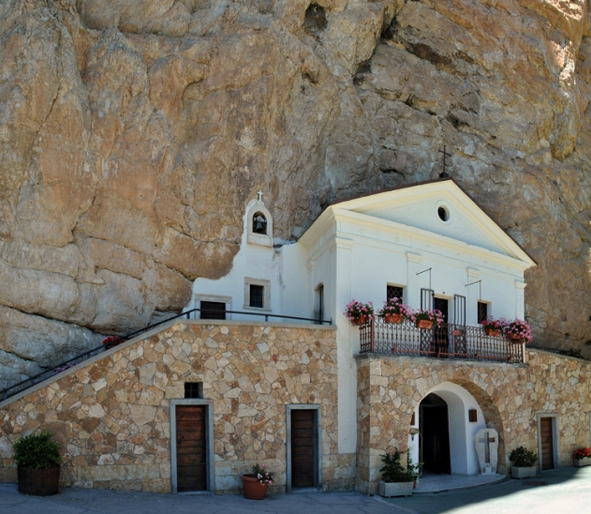 Valepietra dhe streha E SS-ve. Trinita - Vallepietra | Secret World Trip Planner