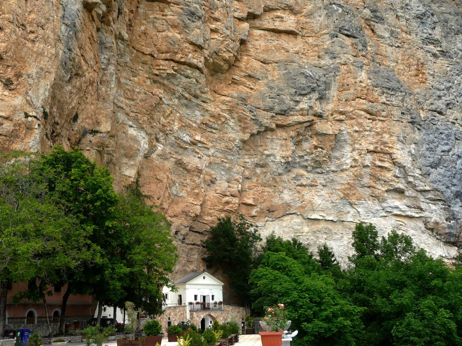 Valepietra dhe streha E SS-ve. Trinita - Vallepietra | Secret World Trip Planner