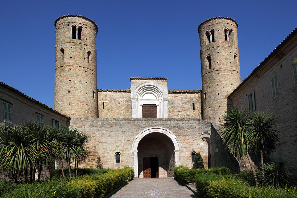 Marche / Crkva San Claudio al Chienti - Corridonia | Secret World Trip Planner