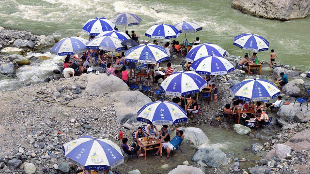 Chengdu's riverbank Mahjong - Chengdu | Secret World Trip Planner