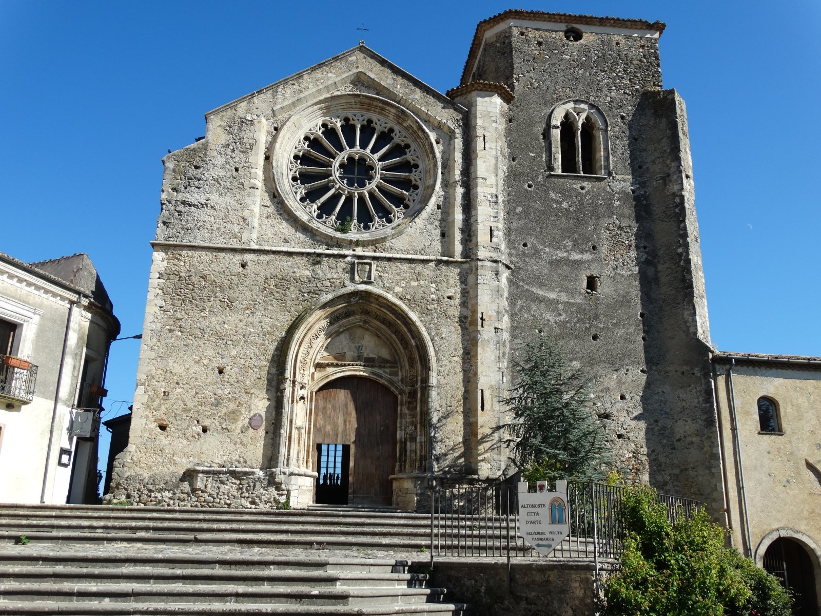 Altomonte / Crkva Santa Maria della-utjeha - Altomonte | Secret World Trip Planner