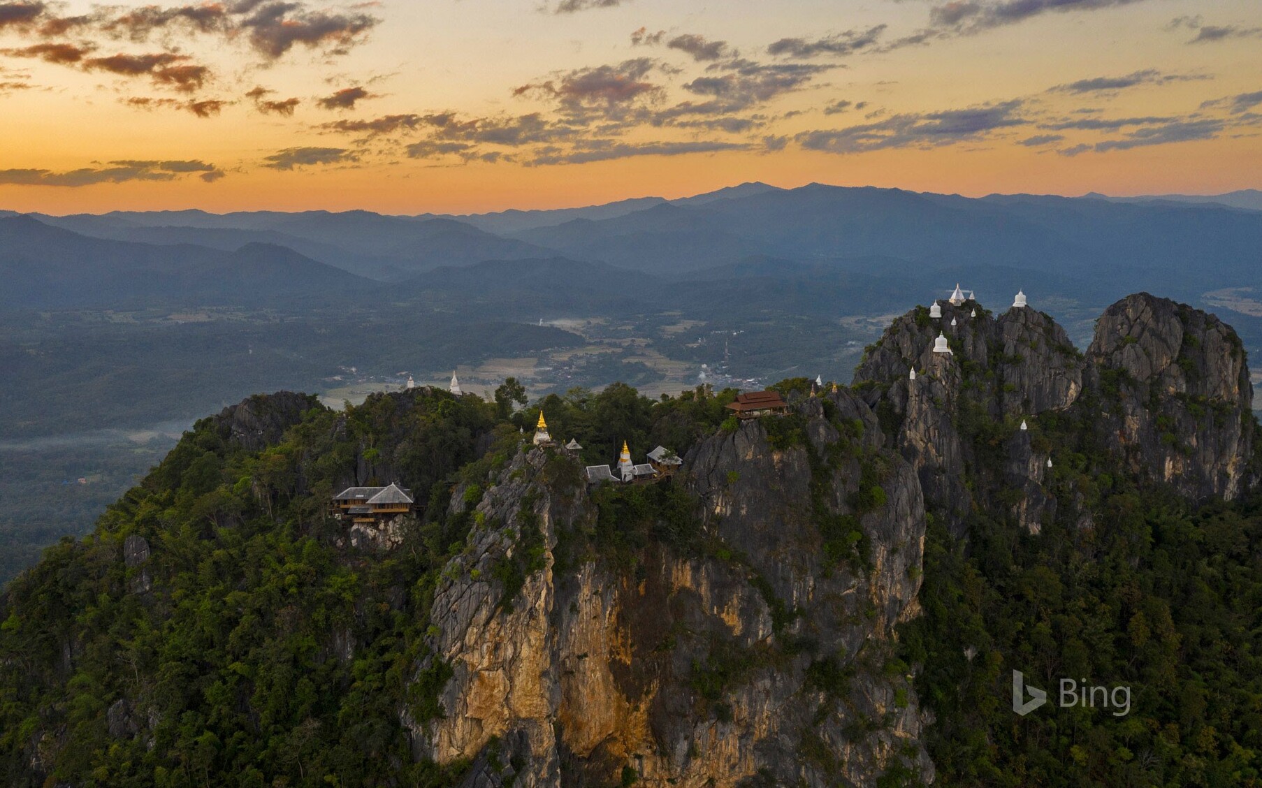Le temple Wat Chaloem, une des excursions les plus aventureuses — Wichet Nakhon