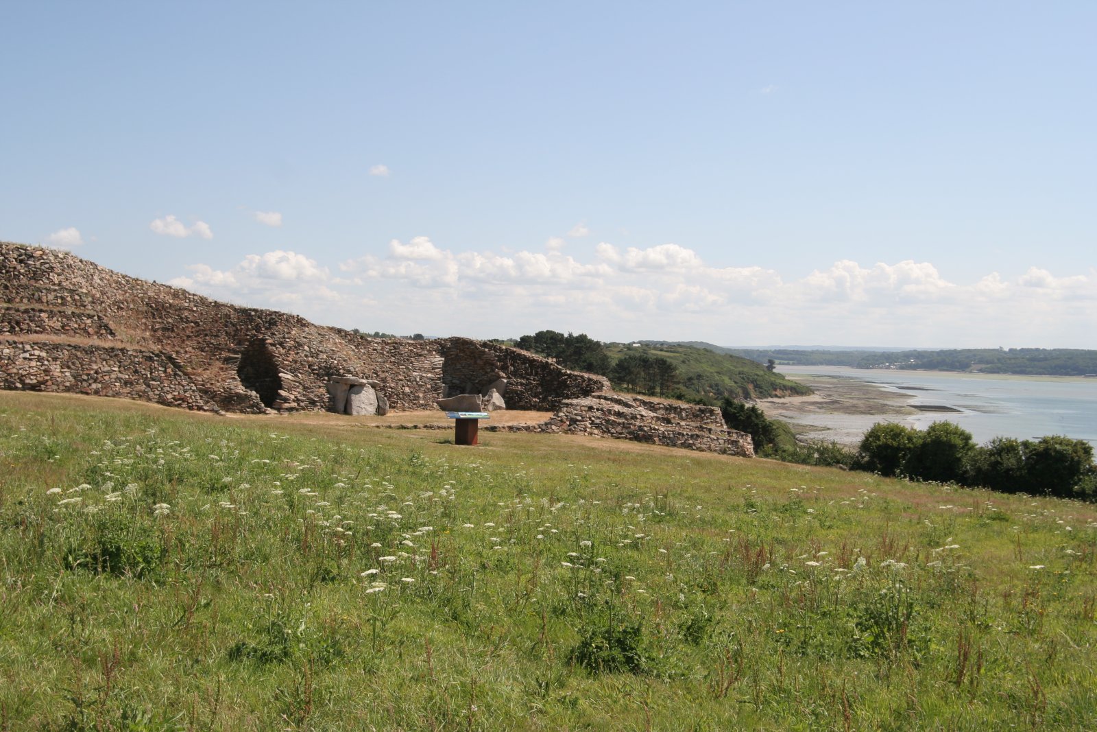 Le plus grand musée mégalithique d'Europe ? La butte de Barnenez - Plouezoc'h | Secret World Trip Planner