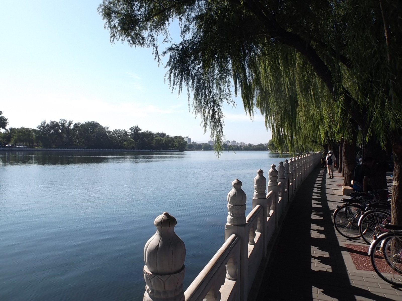 pourquoi ne pas faire un tour en bateau sur le lac Shichahai ? - Beijing Shi | Secret World Trip Planner