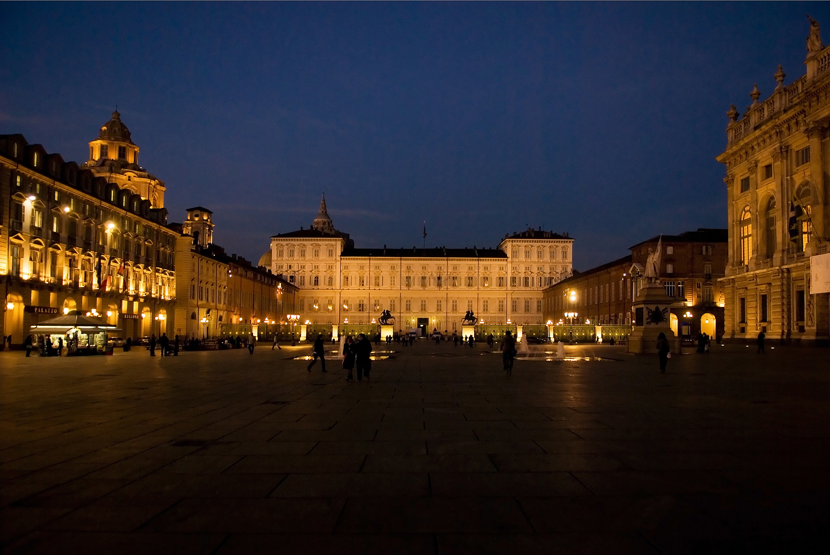 Castle Square - Torino | Secret World Trip Planner