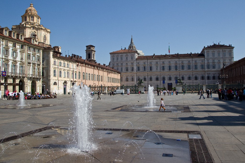Castle Square - Torino | Secret World Trip Planner