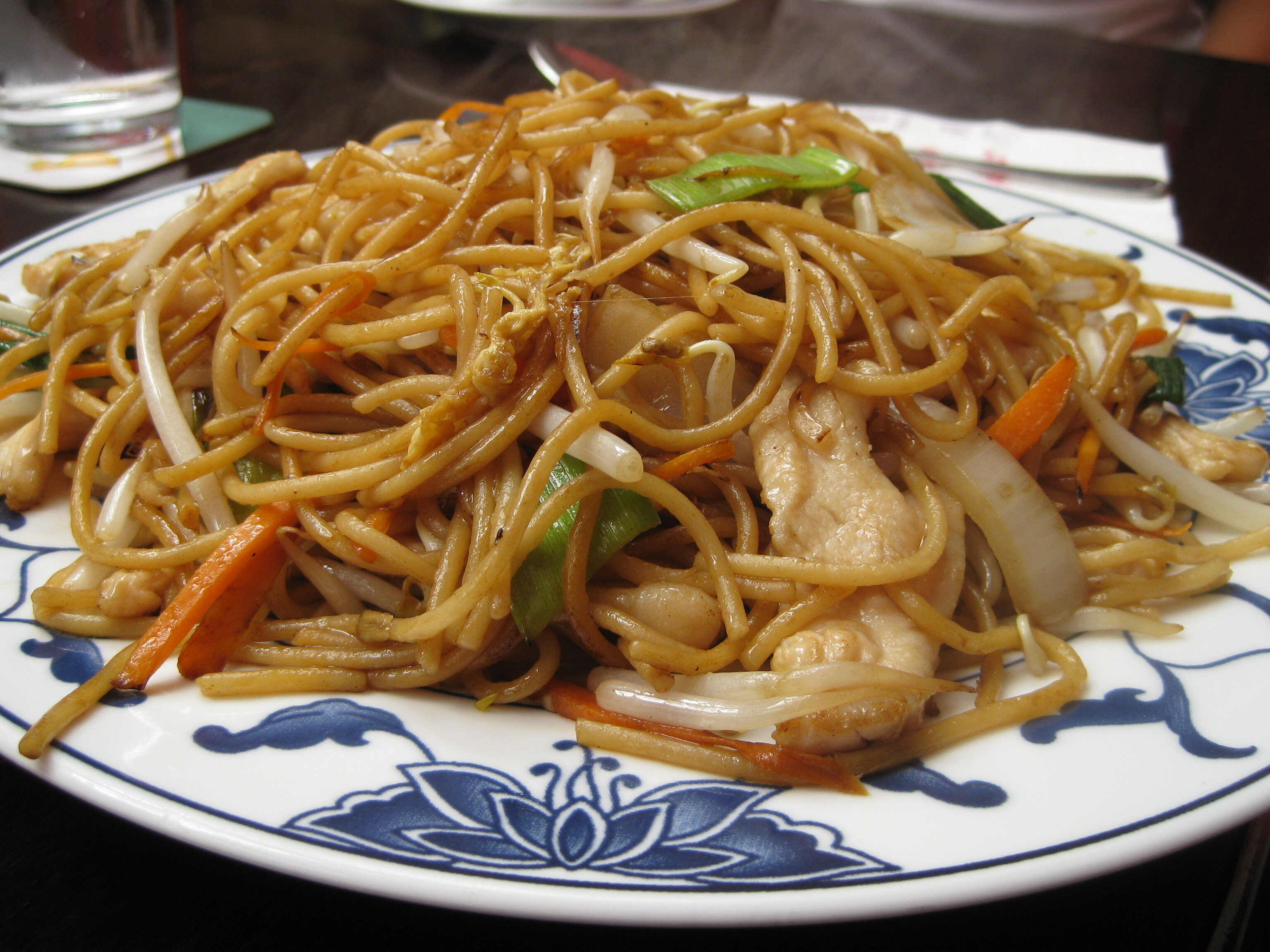 Bami Goreng - un plat indonésien traditionnel en Hollande