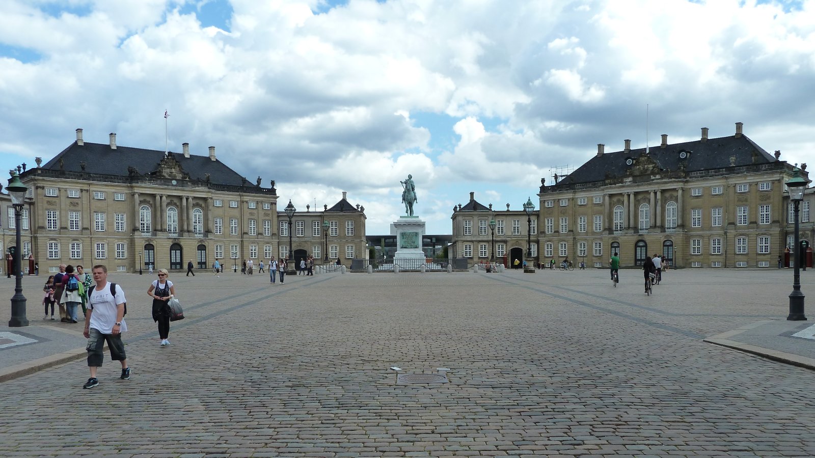 Amalienborg, la résidence d'hiver des membres de la famille royale danoise - København | Secret World Trip Planner