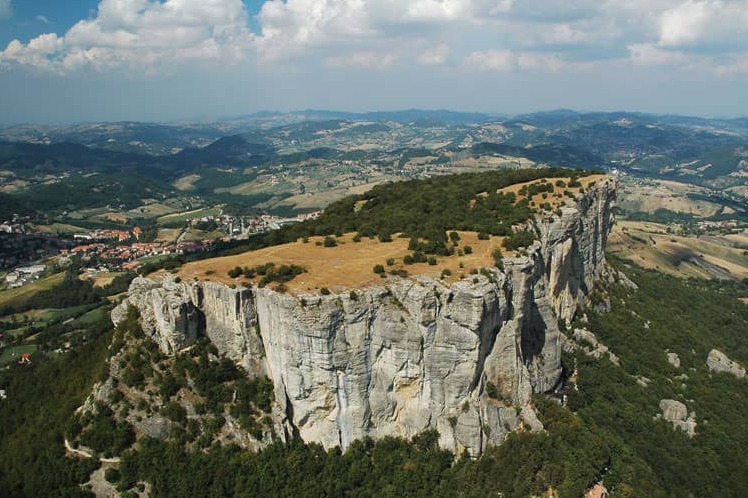 La Pietra di Bismantova, un fascino che rapisce tutti - Pietra di Bismantova | Secret World Trip Planner