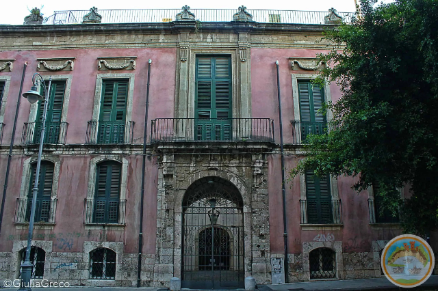 Калапай - Палац Д'Альконтр - Messina | Secret World Trip Planner