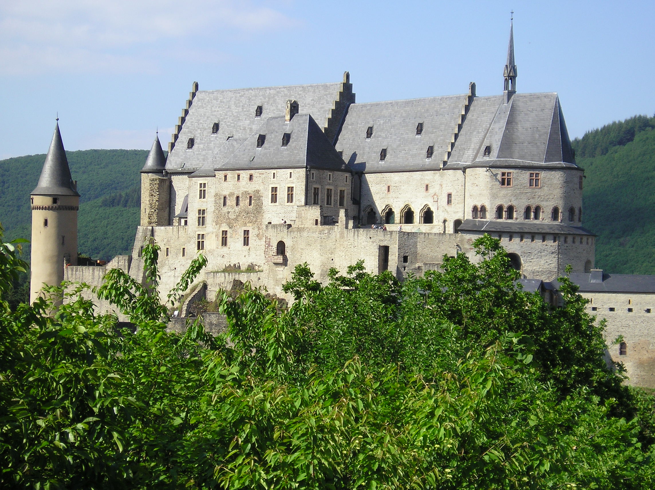 Luxembourg / le magnifique château de Vianden - Vianden | Secret World Trip Planner