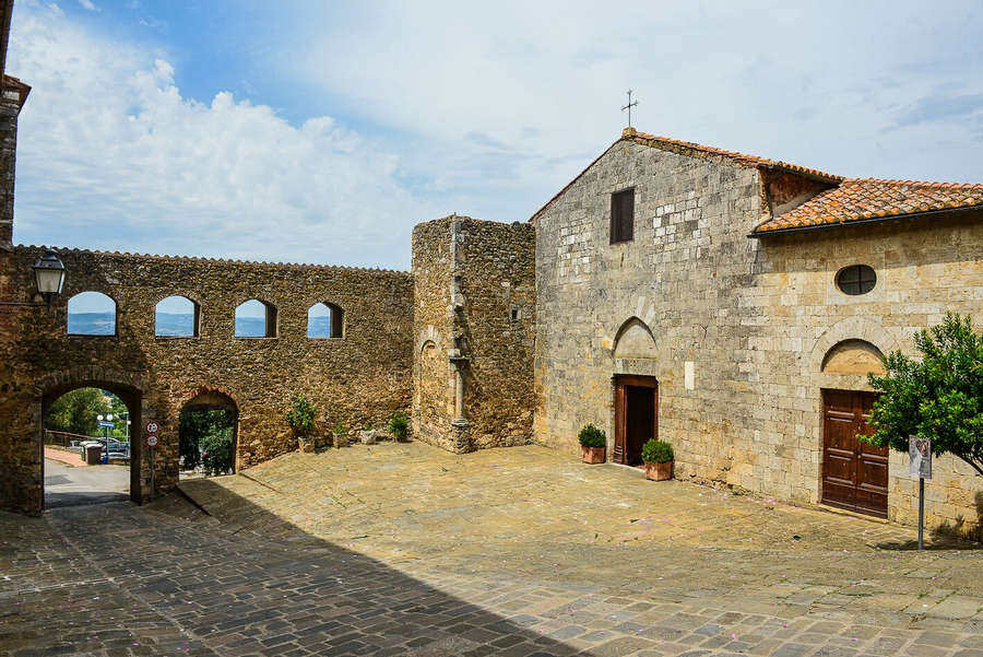 Montemerano | Chiesa di San Giorgio - Montemerano | Secret World Trip Planner
