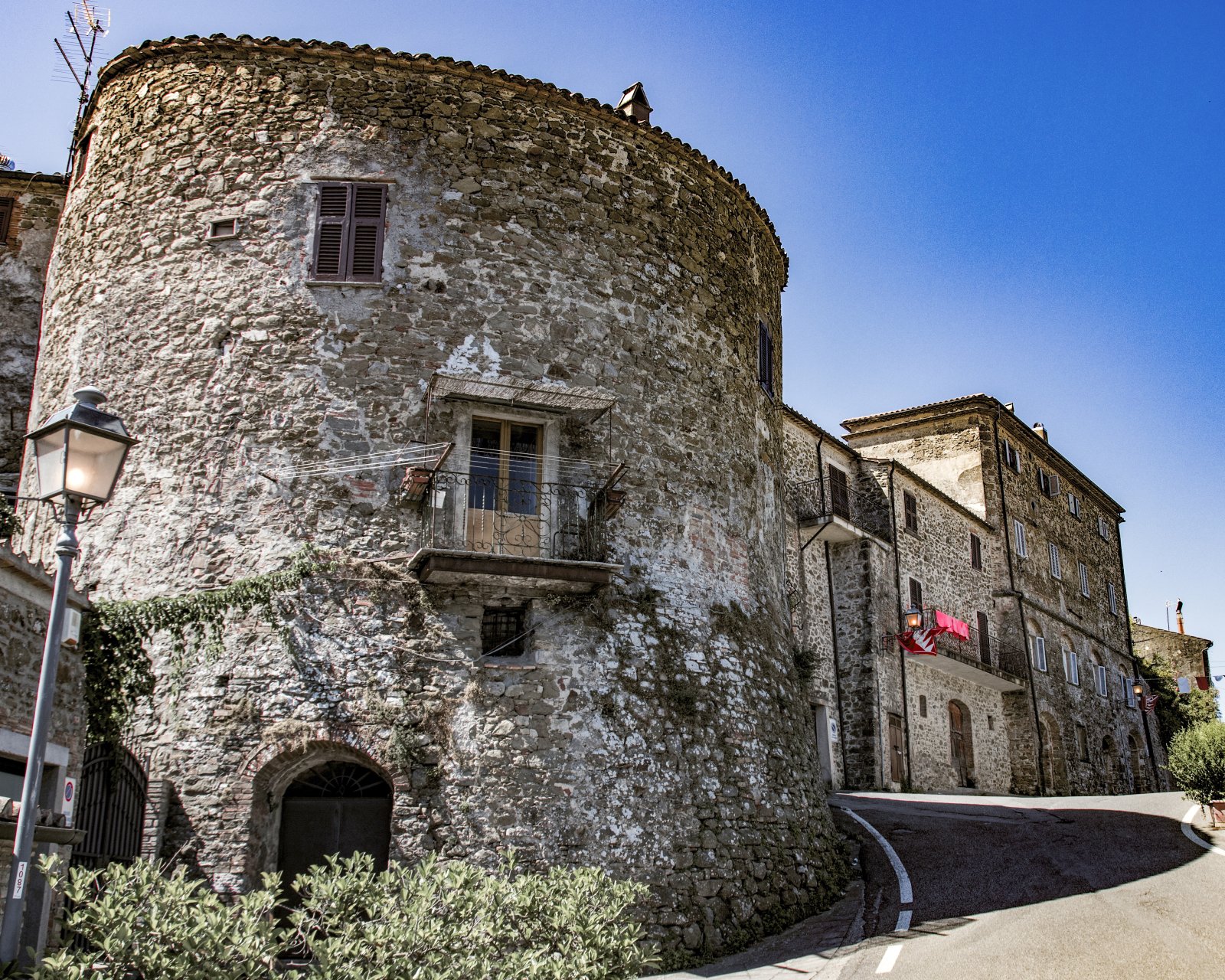 Les anciens murs de Manciano - Manciano | Secret World Trip Planner
