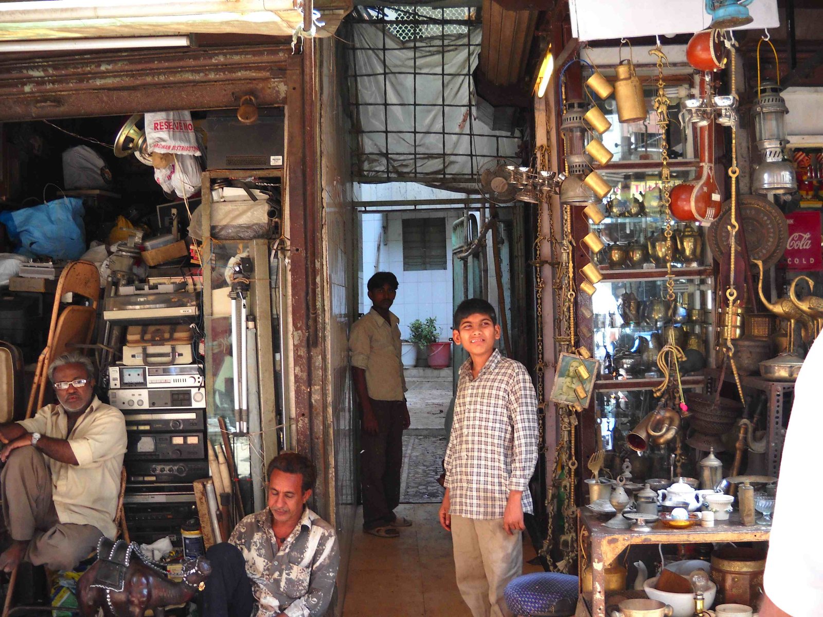 Hidden Treasures of Chor Bazaar - Mumbai | Secret World Trip Planner