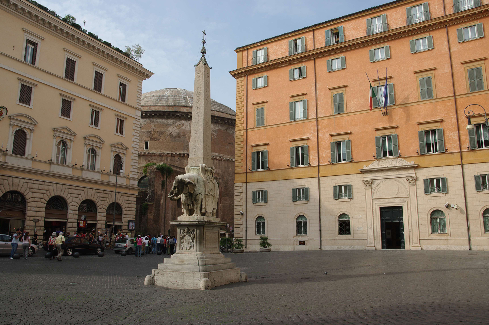 Piazza della Minerva a jej holka - Roma | Secret World Trip Planner
