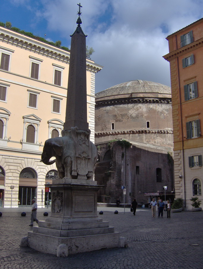 Piazza della Minerva a jej holka - Roma | Secret World Trip Planner